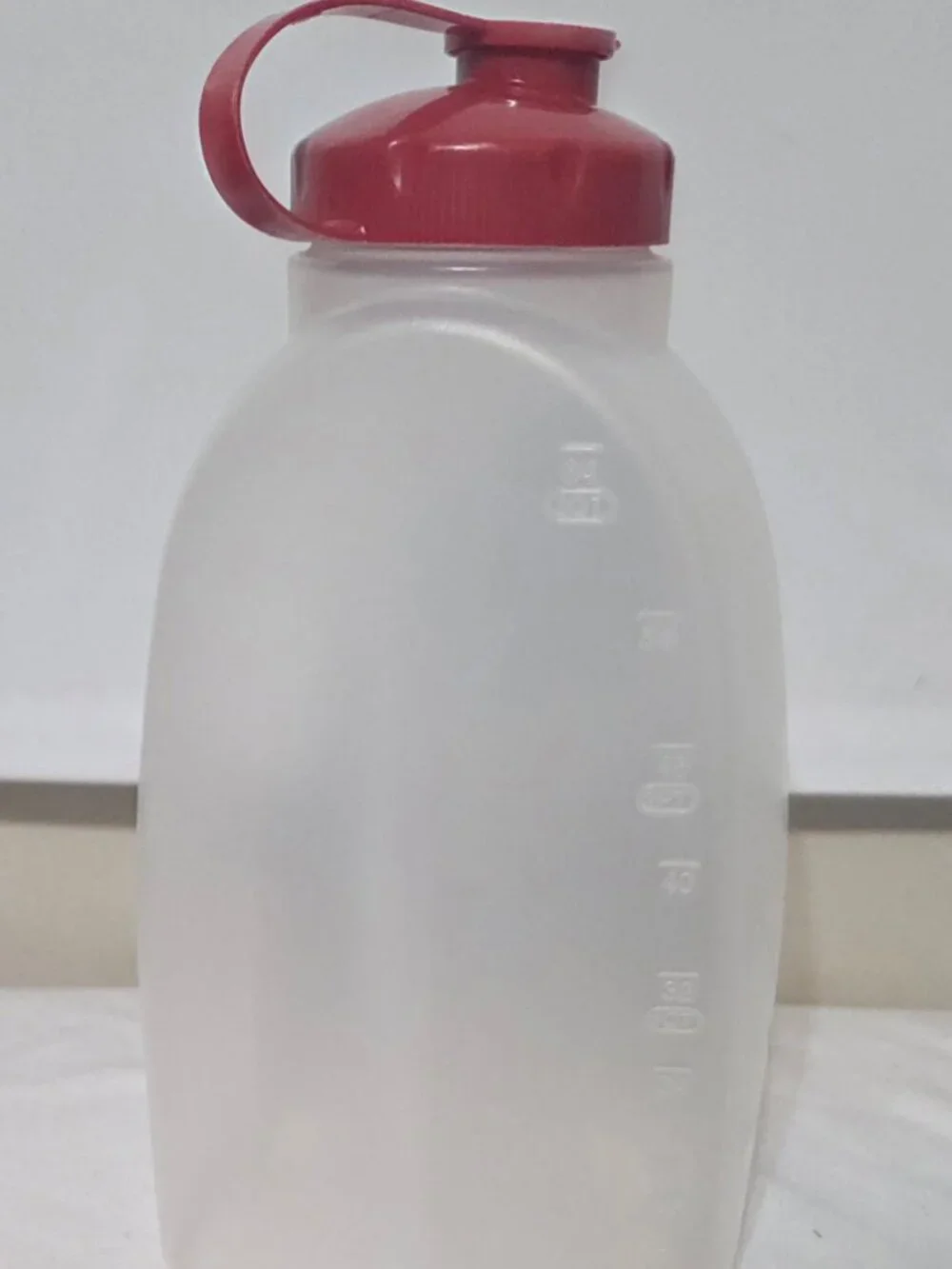 Rubbermaid MixerMate 2QT / 1.9L Pitcher w/ Red Lid Made in the USA BPA Free